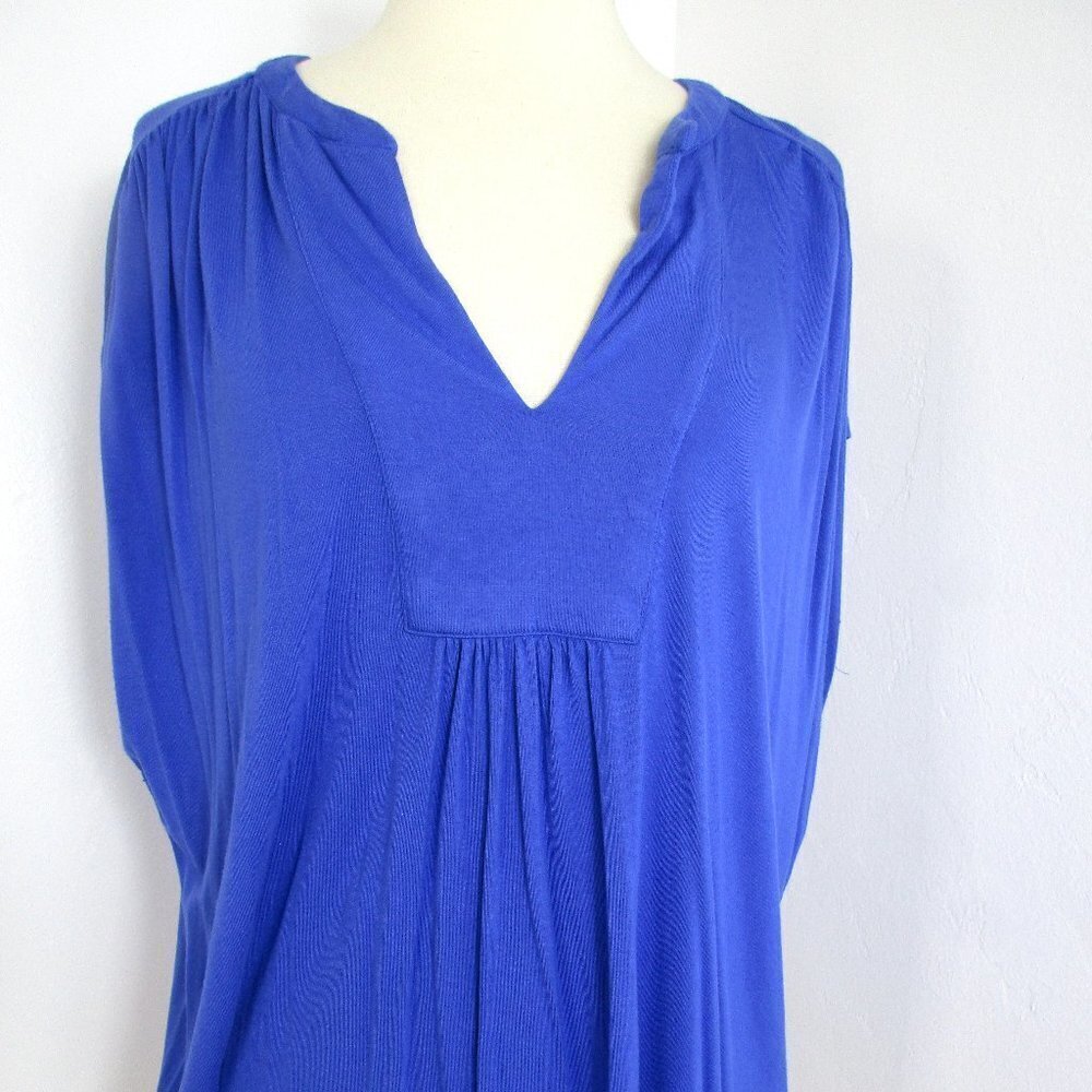 Tahari Blouse Top Women's Size XL Blue Sleeveless‎ V-Neck Rayon Pleated Pullover